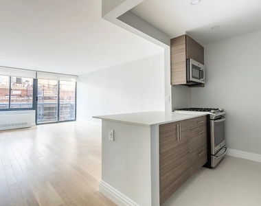 West 48th Street - Photo Thumbnail 1