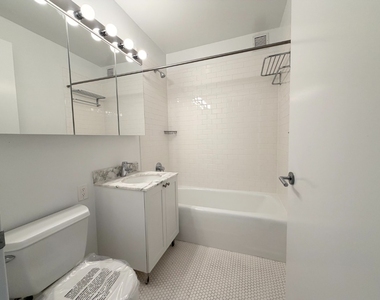 West 37th Street - Photo Thumbnail 7