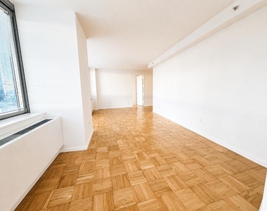 West 37th Street - Photo Thumbnail 6