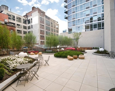 West 37th Street - Photo Thumbnail 7