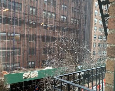 East 70th St & 3rd Ave - Photo Thumbnail 12