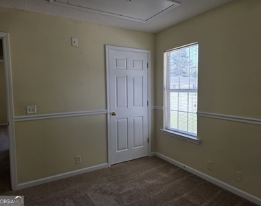 1213 Exley Drive - Photo Thumbnail 9