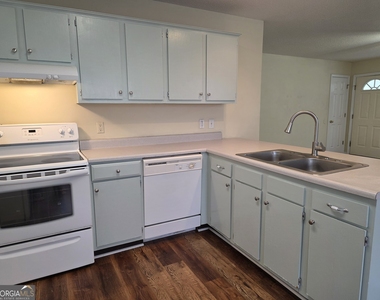 1213 Exley Drive - Photo Thumbnail 5