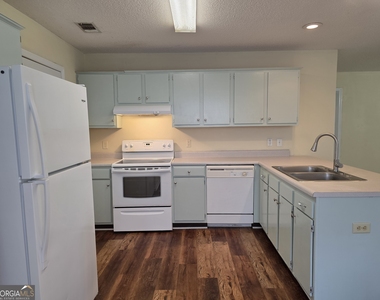 1213 Exley Drive - Photo Thumbnail 4