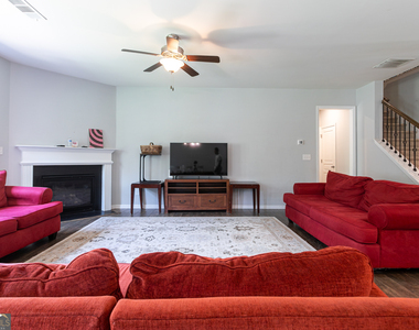 302 Pebblestone Lane - Photo Thumbnail 6