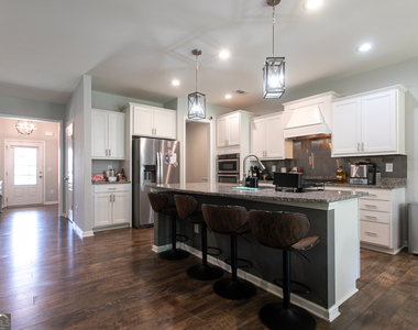 302 Pebblestone Lane - Photo Thumbnail 8