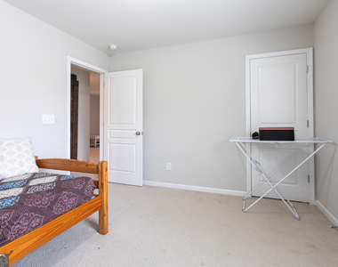 302 Pebblestone Lane - Photo Thumbnail 20