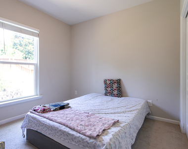 302 Pebblestone Lane - Photo Thumbnail 13