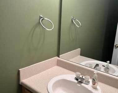 9592 Lakeview Circle - Photo Thumbnail 12