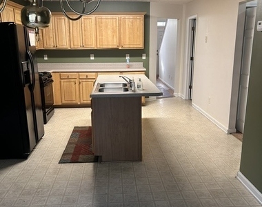 9592 Lakeview Circle - Photo Thumbnail 6