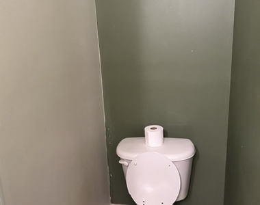 9592 Lakeview Circle - Photo Thumbnail 13