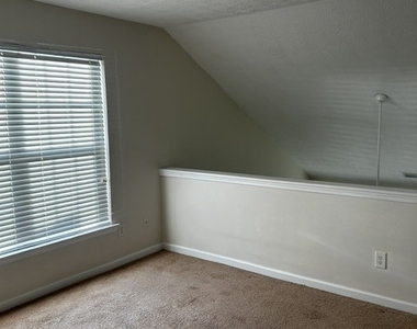 9592 Lakeview Circle - Photo Thumbnail 15