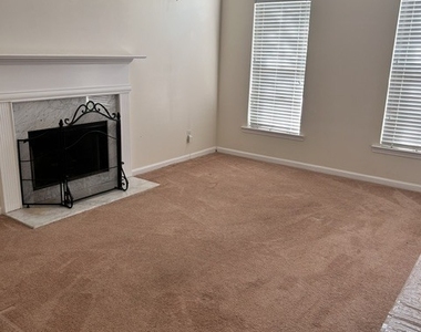 9592 Lakeview Circle - Photo Thumbnail 2