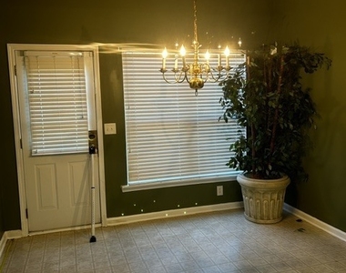 9592 Lakeview Circle - Photo Thumbnail 5