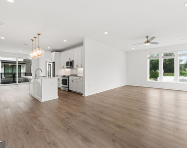 371 Grant Circle Se - Photo Thumbnail 9