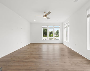 371 Grant Circle Se - Photo Thumbnail 7
