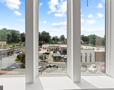 371 Grant Circle Se - Photo Thumbnail 4