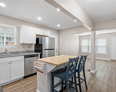 1799 Shirley Street Sw - Photo Thumbnail 3