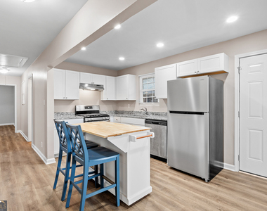 1799 Shirley Street Sw - Photo Thumbnail 4