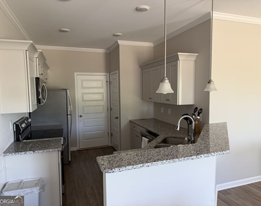 325 Melody Lane - Photo Thumbnail 10