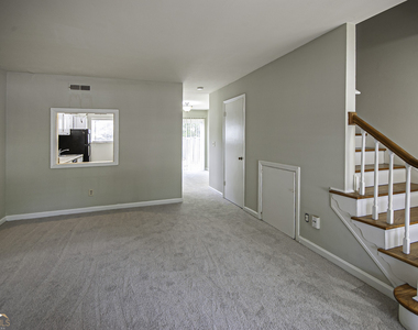 3099 Colonial Way - Photo Thumbnail 2