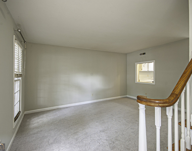 3099 Colonial Way - Photo Thumbnail 1