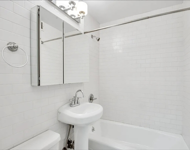 West 49th St & 10th Ave - Photo Thumbnail 5
