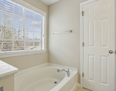 642 Bernay Way - Photo Thumbnail 13