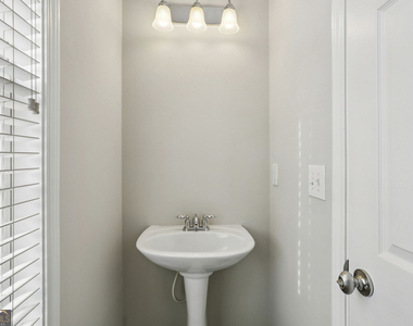 642 Bernay Way - Photo Thumbnail 7