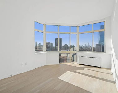 West 42nd Street - Photo Thumbnail 6