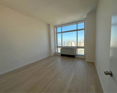 West 42nd Street - Photo Thumbnail 5