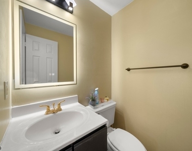 32 Montville Ave - Photo Thumbnail 11
