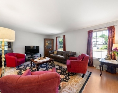 32 Montville Ave - Photo Thumbnail 4
