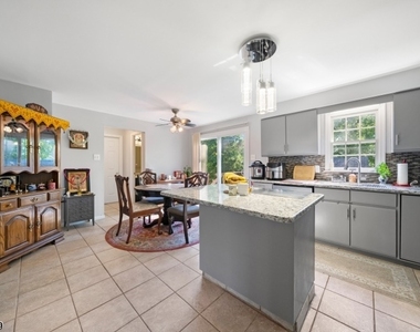 32 Montville Ave - Photo Thumbnail 7