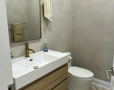121 Riviera Drive - Photo Thumbnail 4