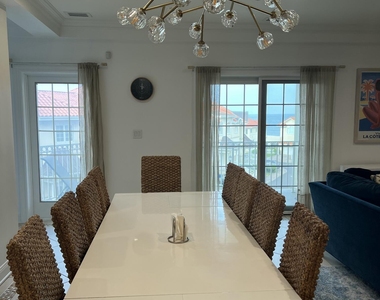 121 Riviera Drive - Photo Thumbnail 3