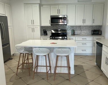 121 Riviera Drive - Photo Thumbnail 2