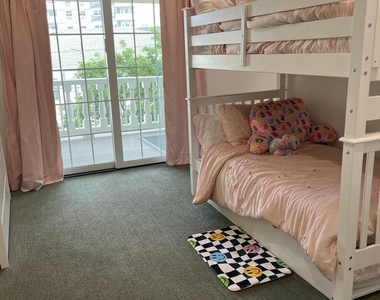 121 Riviera Drive - Photo Thumbnail 8