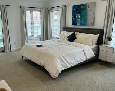 121 Riviera Drive - Photo Thumbnail 5