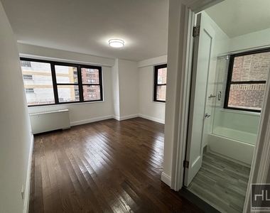 East 16 Avenue - Photo Thumbnail 3