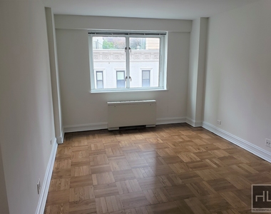 East 71st Street - Photo Thumbnail 2
