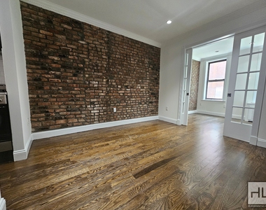 Mott Street - Photo Thumbnail 2