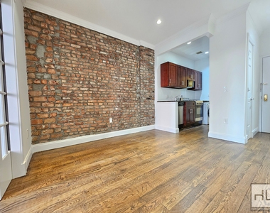 Mott Street - Photo Thumbnail 1
