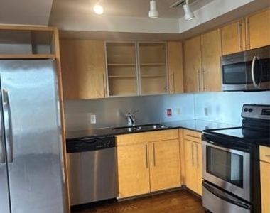 329 E Colorado Boulevard - Photo Thumbnail 8