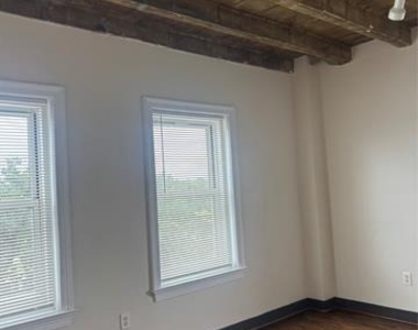329 E Colorado Boulevard - Photo Thumbnail 14
