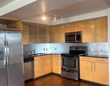 329 E Colorado Boulevard - Photo Thumbnail 6