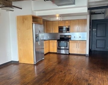 329 E Colorado Boulevard - Photo Thumbnail 4