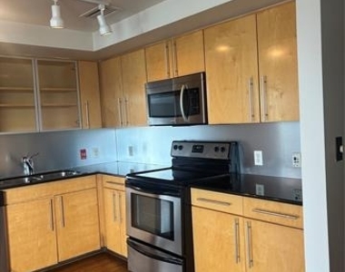 329 E Colorado Boulevard - Photo Thumbnail 9