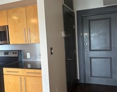 329 E Colorado Boulevard - Photo Thumbnail 10