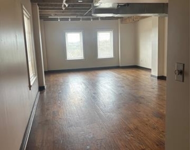329 E Colorado Boulevard - Photo Thumbnail 1